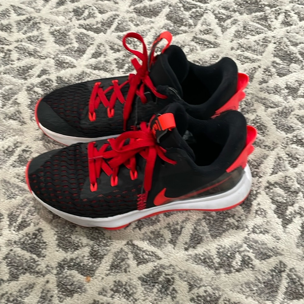 Men’s size 10 basketball shoes